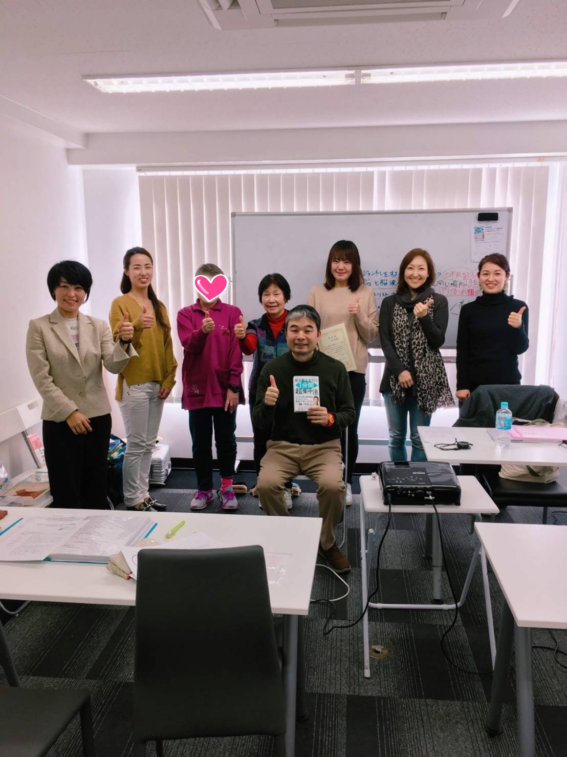大人向けのマスター&インストラクター講座を随時開催しています。ご自宅でのトレーニングのレベルアップに、さらにプロのVTインストラクターとして受講後すぐにレッスンをスタートされて、開業されている生徒様が多数いらっしゃいます。専門的な知識と技術の修得を目標としていますので、フォロー期間プラス勉強会を定期的に開催しています。